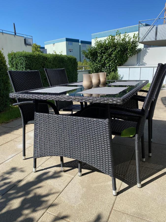 3 Zimmer Apartment In S-Bahn Naehe, 76 Qm, Max 5 Pers, 30Qm Dachterasse, Garage, Internet 1000 Mbit Gärtringen Kültér fotó