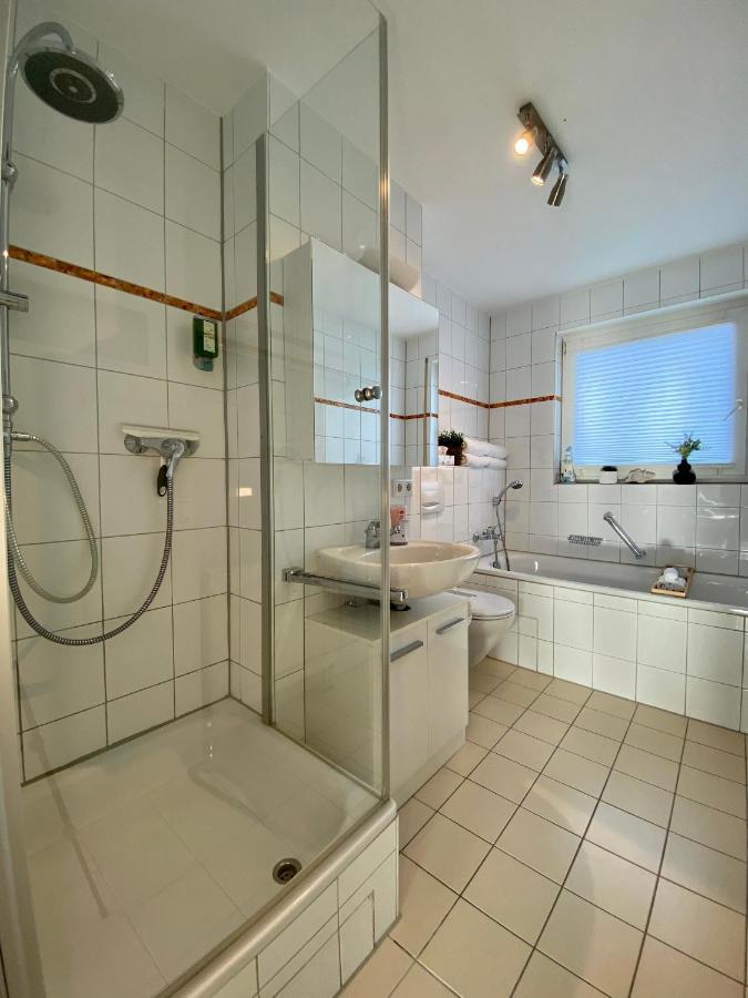 3 Zimmer Apartment In S-Bahn Naehe, 76 Qm, Max 5 Pers, 30Qm Dachterasse, Garage, Internet 1000 Mbit Gärtringen Kültér fotó