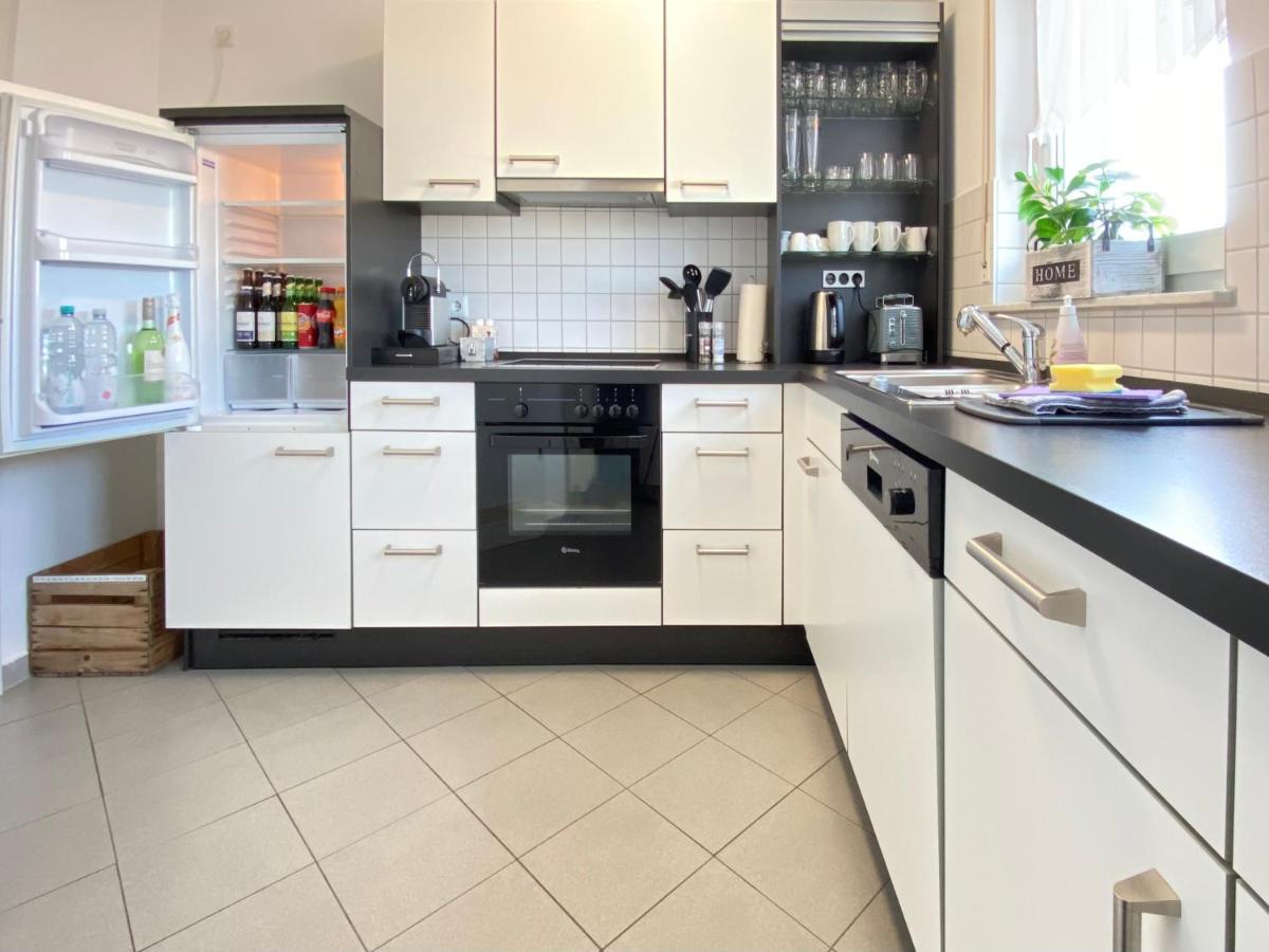 3 Zimmer Apartment In S-Bahn Naehe, 76 Qm, Max 5 Pers, 30Qm Dachterasse, Garage, Internet 1000 Mbit Gärtringen Kültér fotó