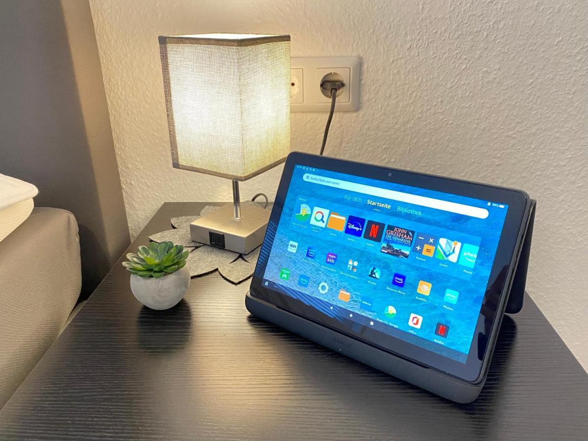 3 Zimmer Apartment In S-Bahn Naehe, 76 Qm, Max 5 Pers, 30Qm Dachterasse, Garage, Internet 1000 Mbit Gärtringen Kültér fotó