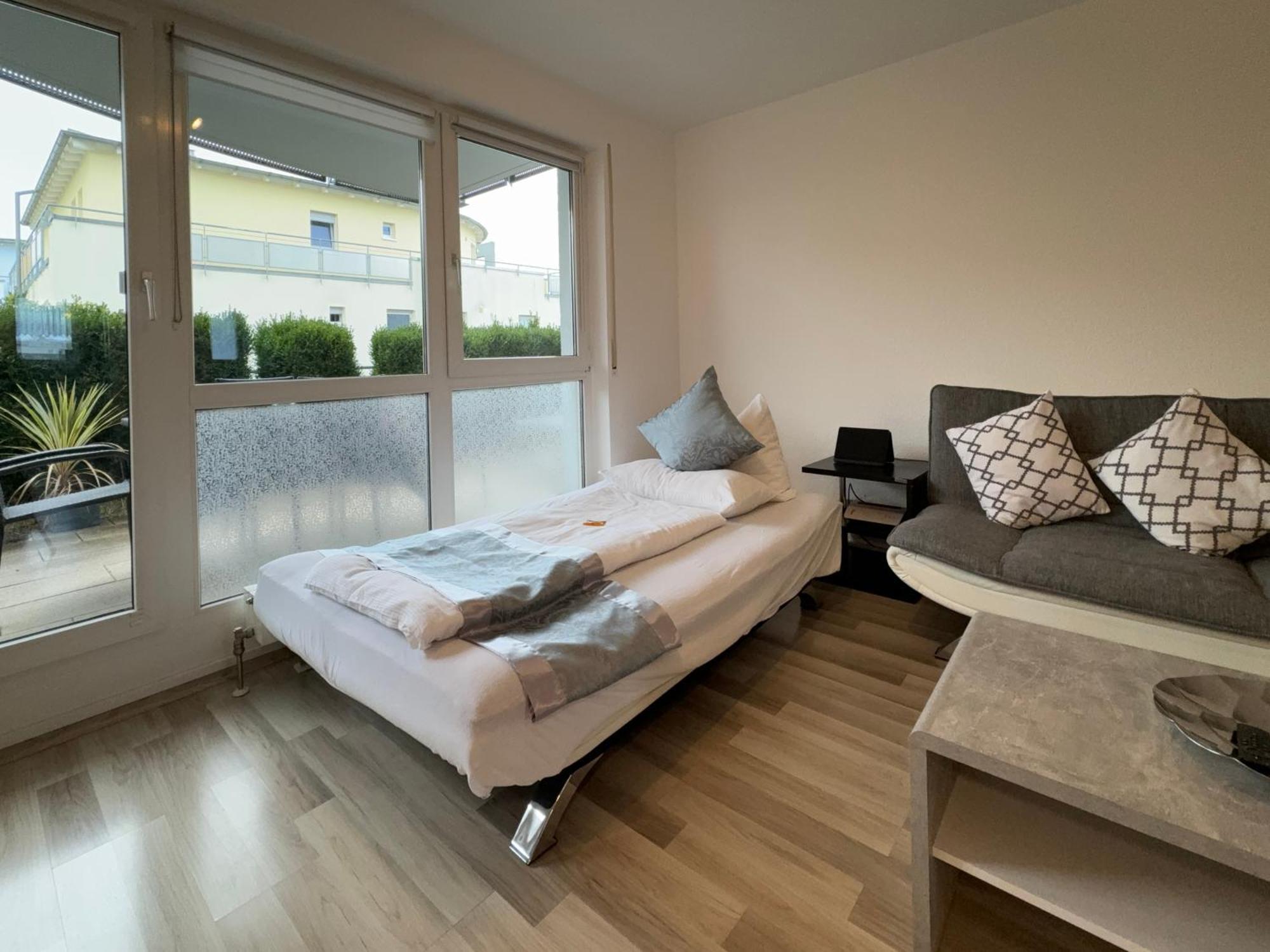 3 Zimmer Apartment In S-Bahn Naehe, 76 Qm, Max 5 Pers, 30Qm Dachterasse, Garage, Internet 1000 Mbit Gärtringen Kültér fotó